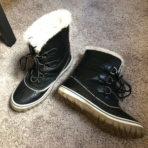 Steve Madden black snow day boots